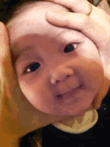 可爱 小孩 捏捏 捏脸 微笑 GIF - Cute Kid Pinch GIFs