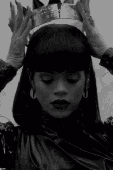 Queen Rihanna GIF - Queen Rihanna Crown GIFs