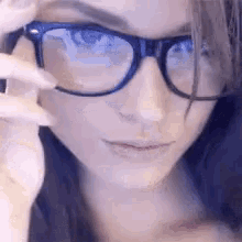 девушка в очках если понимаешь о чём я флиртует GIF - Girl Glasses Flirty GIFs
