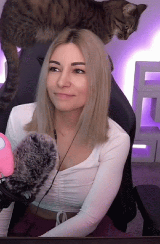 Alinity Wink GIF - Alinity Wink Brown Eyes - Discover & Share GIFs
