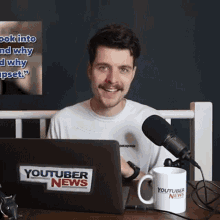 Smiling Benedict Townsend GIF - Smiling Benedict Townsend Youtuber News GIFs