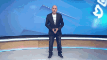 Ron Notkin Pointing GIF - Ron Notkin Pointing Host GIFs