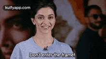Don'T Enter The Frame!.Gif GIF - Don'T Enter The Frame! Deepika Padukone Ranveer Singh GIFs