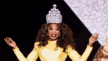 Beauty Queen Crown GIF - Beauty Queen Crown Wave GIFs