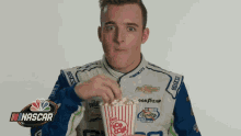Popcorn Eating GIF - Popcorn Eating Eating Popcorn GIFs