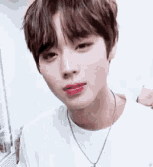 park jihoon wanna one cute kiss