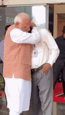 Chandrayaan2 Modi Consoling GIF - Chandrayaan2 Modi Consoling Isro GIFs