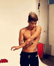 Wooyoung 2pm GIF - Wooyoung 2pm Shirtless GIFs