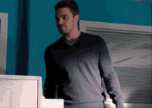 Oliver Queen Arrow GIF - Oliver Queen Arrow Olicity GIFs