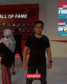 yahoo oh yes berpose menari tertawa yahoo oh yes berpose menari tertawa