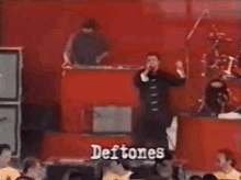 Deftones Sing GIF - Deftones Sing Stage GIFs