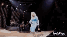 Dolly Parton On Stage GIF - Dolly Parton On Stage Performance GIFs