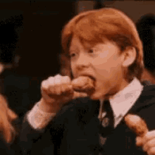 Om Nom Nom Nom GIF - Harry Potter Ron Weasley Eating GIFs