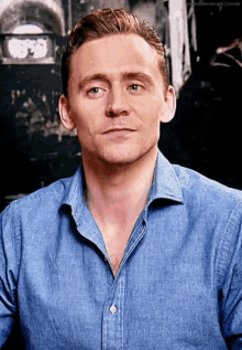 Tom Hiddleston GIF - Tom Hiddleston Smiling GIFs