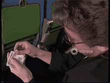 Counting Cash Poliladron GIF - Counting Cash Poliladron Counting Money GIFs