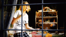When I'M Home Alone GIF - Taylor Swift You Belong With Me Music Video GIFs