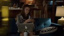 Liza Josh Cute Texts GIF - Younger Tv Younger Tv Land GIFs