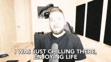 I Was Just Chillin There Enjoying Life GIF - I Was Just Chillin There Enjoying Life Chilling GIFs