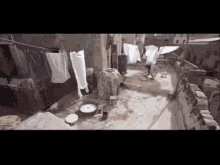 غسيل ملابس حبال نشر طشت نانسي عجرم مغنية مطربة آه ونص GIF - Doing Laundry Hand Washing Nancy Ajram GIFs