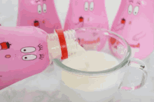 딸기우유 딸기맛우유 따르기 붓기 컵 GIF - Pour Glass Strawberry Milk GIFs