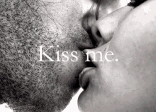 couple kiss