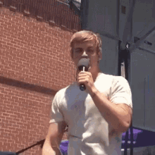 levi hummon singing point pointing finger gun