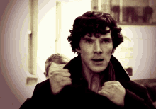 Sherlock Cumberbatch GIF - Sherlock Cumberbatch Scarf GIFs