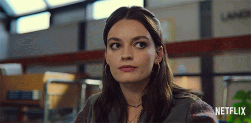 Quick Smile Maeve Wiley GIF - Quick Smile Maeve Wiley Emma Mackey GIFs