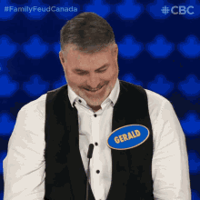 Chuckles Gerald GIF - Chuckles Gerald Family Feud Canada GIFs