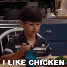 I Like Chicken Roscoe GIF - I Like Chicken Roscoe Mom GIFs