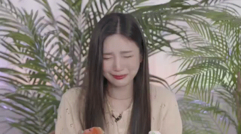 parksooyoungjoyyus-park-sooyoung-watermelon.gif