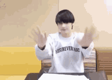 Hueningkai Hyuka GIF - Hueningkai Hyuka Hueningkai Get Up And Leave GIFs