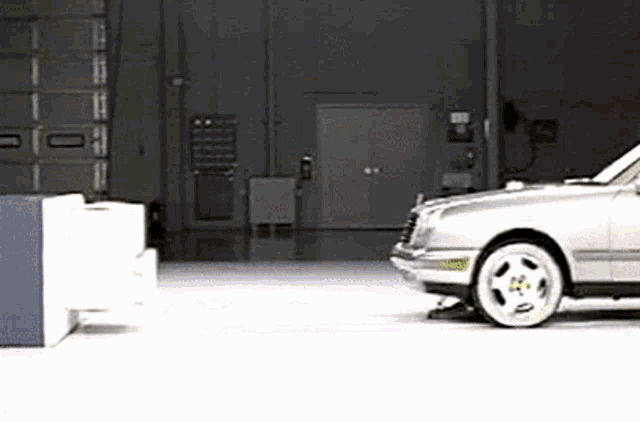 iihs-crash.gif