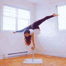 Handstand Flexible GIF - Handstand Flexible Flexibility GIFs