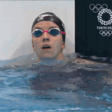 Taking Swimming Goggles Regan Smith GIF - Taking Swimming Goggles Regan Smith Team Usa GIFs