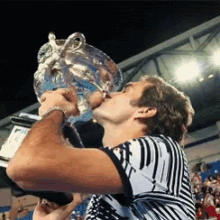 Federer Kiss Trophy GIF - Federer Kiss Trophy Winner GIFs