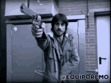Los Hombres De Paco Equiporemo GIF - Los Hombres De Paco Equiporemo Pointing Gun GIFs