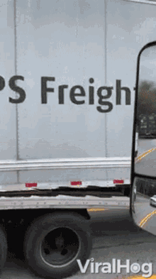 truck broken ups truck overload overwhelmed viral hog