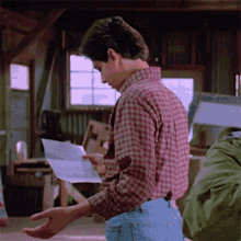 What Gives Daniel Larusso GIF - What Gives Daniel Larusso Ralph Macchio GIFs