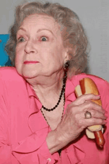 Betty White Hotdog GIF - Betty White Hotdog Sandwich GIFs