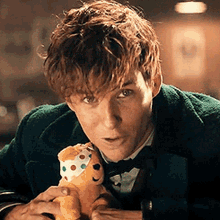 There You Go Eddie Redmayne GIF - There You Go Eddie Redmayne Fantastic Beasts And Where To Find Them GIFs