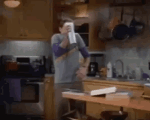 Sai Pra Lá Assombração / Sheldon / Nojinho / Nojo GIF - Sheldon Cooper Haunted Get Away GIFs