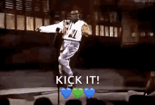 Bernie Mac Dance GIF - Bernie Mac Dance Kick It GIFs