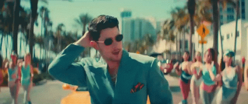 walking-like-a-boss.gif