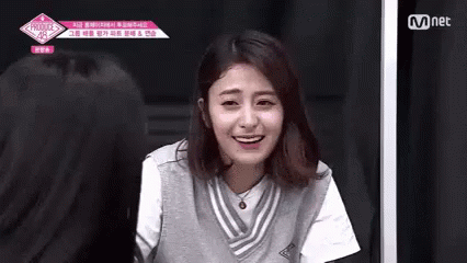 笑 笑い出す プデュ48 Produce48 韓国 アイドル Gif Kpop Idol Laugh Discover Share Gifs
