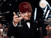 Leonardo Di Capprio Cheers GIF - Leonardo Di Capprio Cheers Toast GIFs