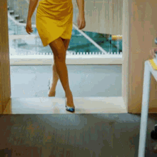 Yellow Dress Head Turner GIF - Yellow Dress Head Turner Caryanne GIFs
