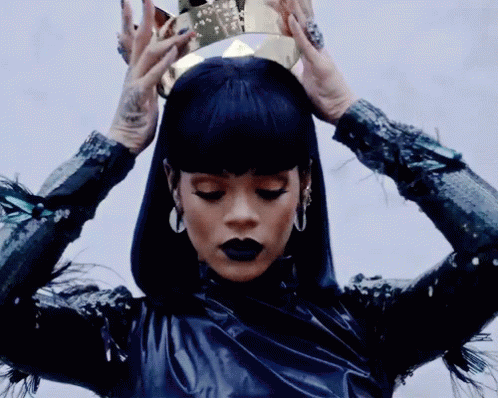 Waking up with! (Gif game!) - Page 15 Rihanna-crown